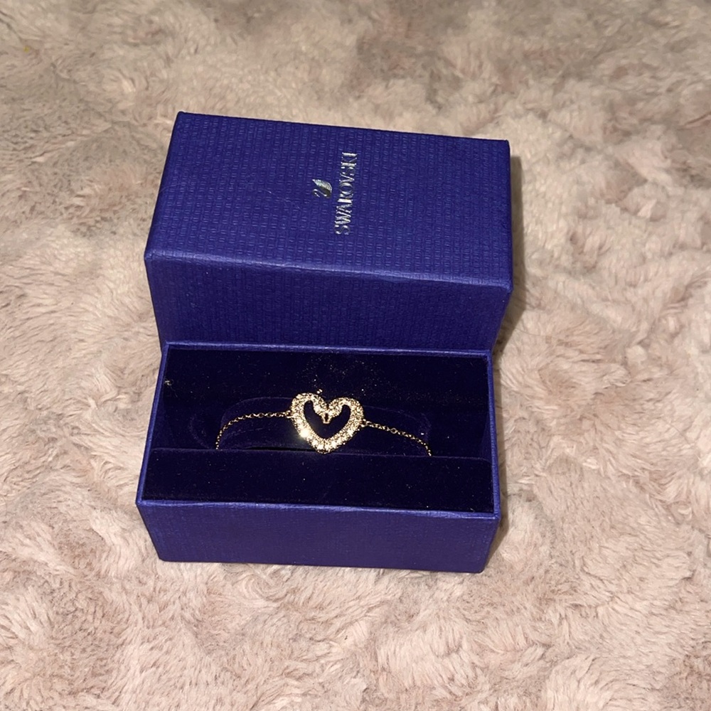 New  100% Authentic Swarovski Swan Pave Sparkle Heart Lovely Bracelet 5636447